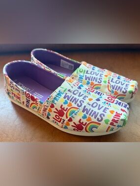 TOMS Alpargata Slip On Shoes Love Wins Print Womens 6.5 NWT Pride Canvas